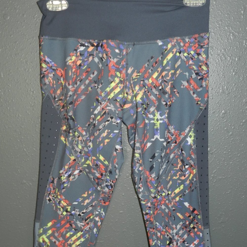 Zella Women Grey And Multi Colored Abstract Print Capri Workout Leggings Size XS